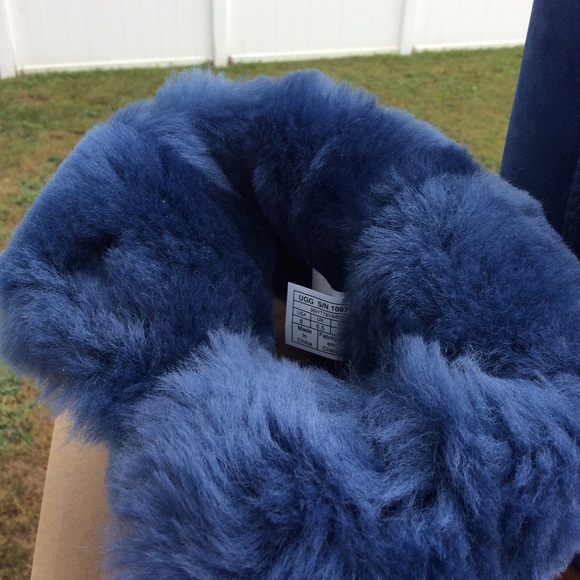 UGG BAILEY BUTTON PUFF - Picture 7 of 8